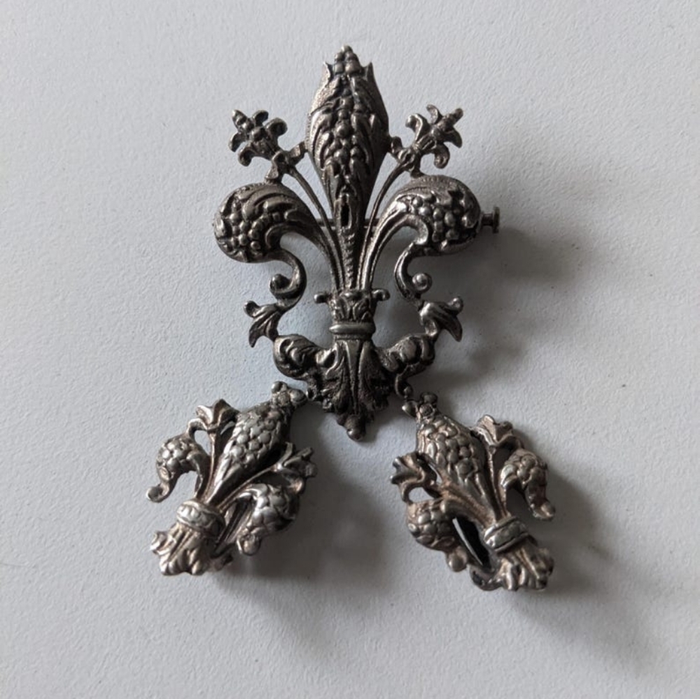 Vintage 800 Silver Fleur De Lis Brooch With Clip On Earrings